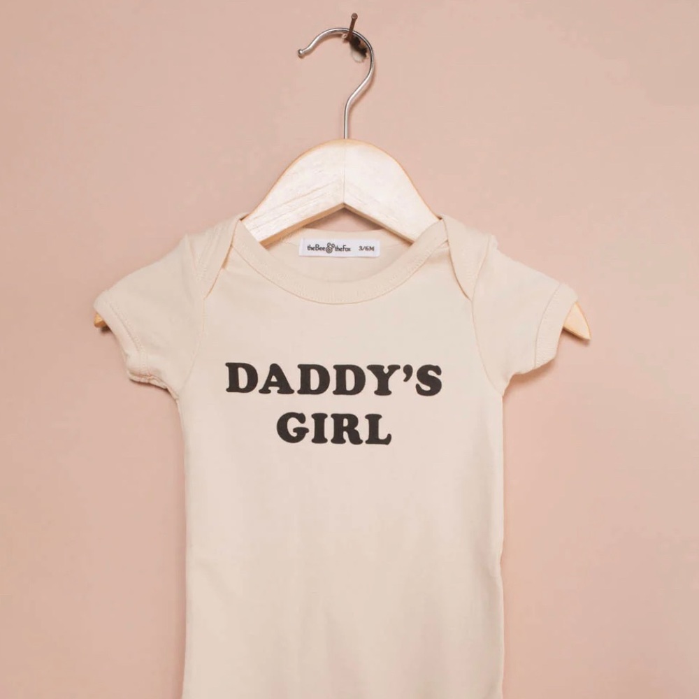 Great condition The Bee and The Fox “Daddy’s Girl” onesie! Size 6-12mo